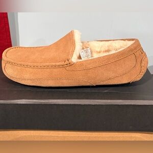 UGG Men's Ascot Suede Slippers | size: 10 | Color:Chestnut